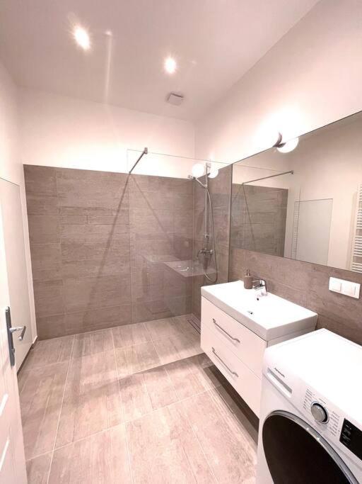 Brand New Spacious & Stylish Aptmt In City-Centre Vienna Luaran gambar